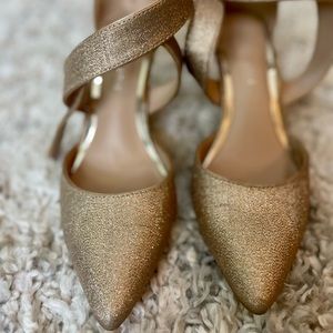 Kelly and Katie Rose Gold and Gold Heels (EUC) 7.5